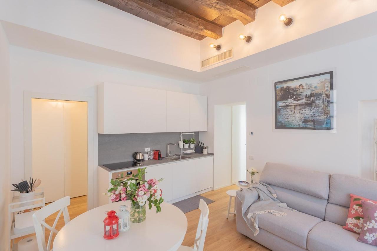 Independence Apartment With Balcony By Rent All Côme Extérieur photo