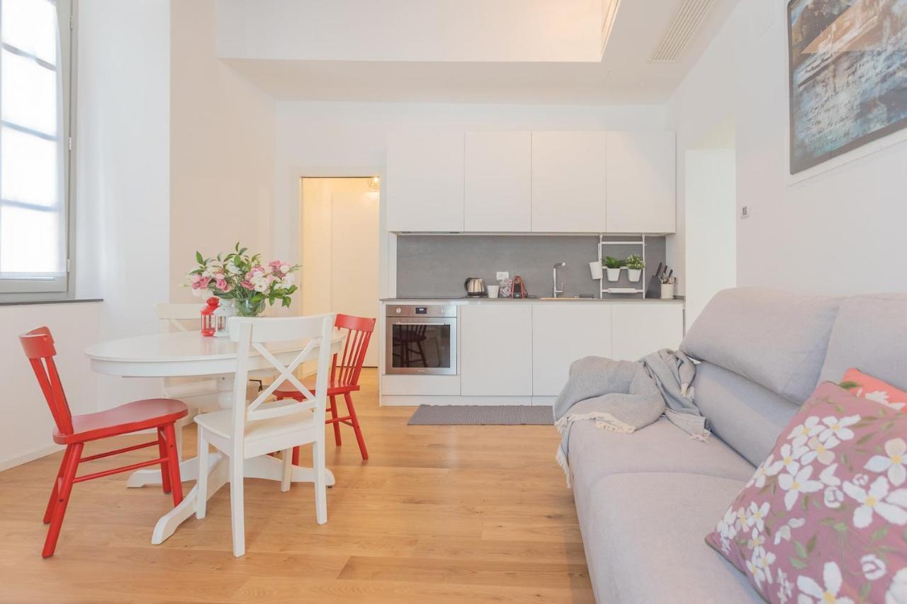 Independence Apartment With Balcony By Rent All Côme Extérieur photo