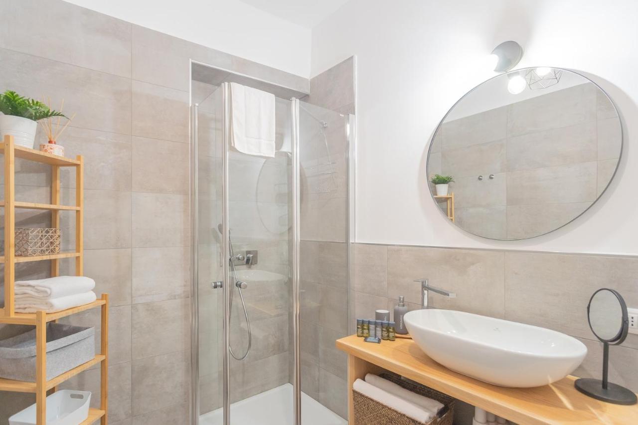 Independence Apartment With Balcony By Rent All Côme Extérieur photo