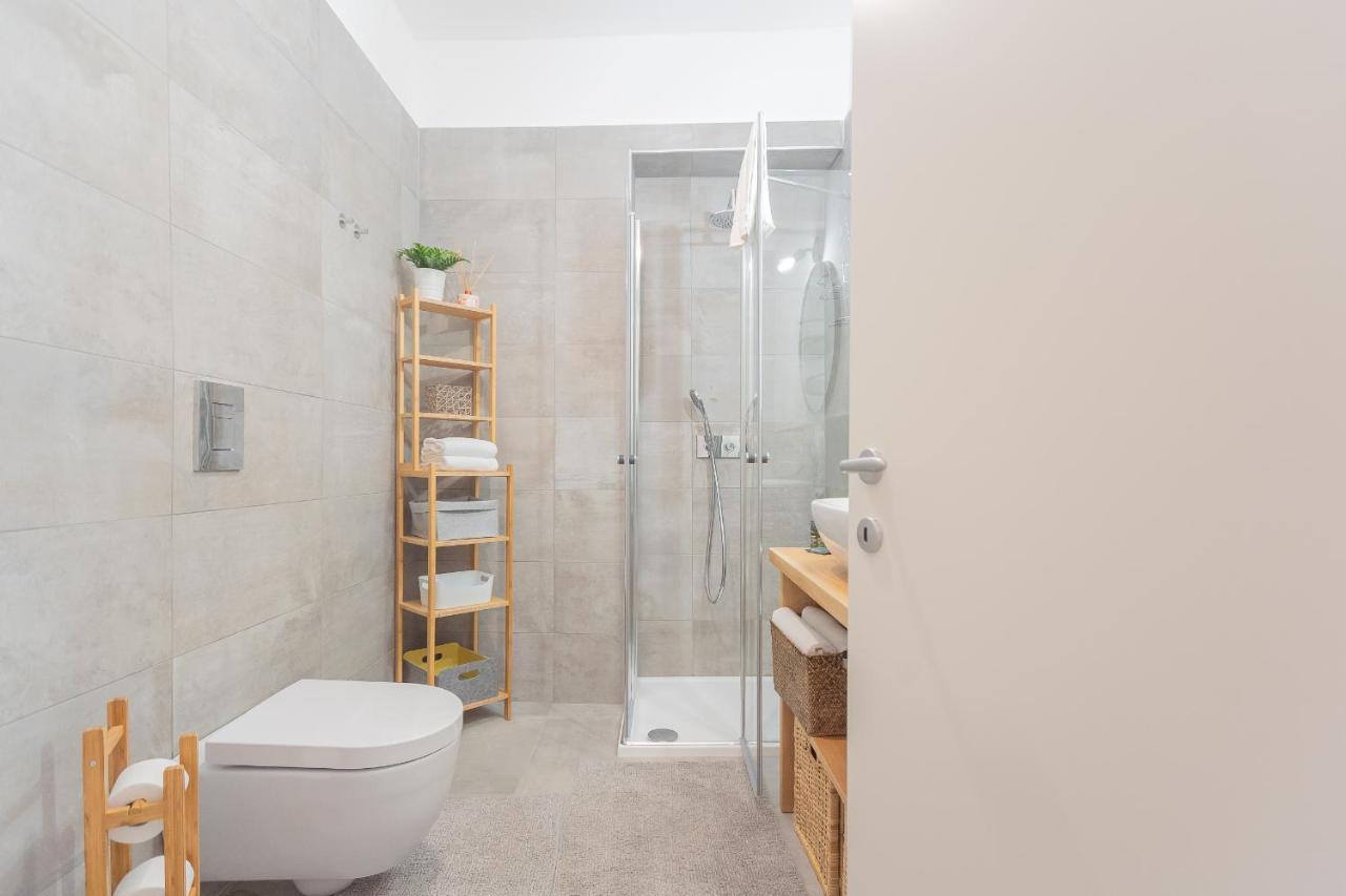 Independence Apartment With Balcony By Rent All Côme Extérieur photo