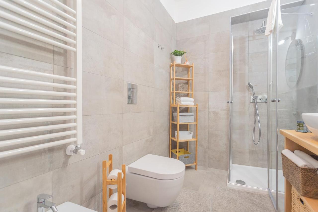 Independence Apartment With Balcony By Rent All Côme Extérieur photo